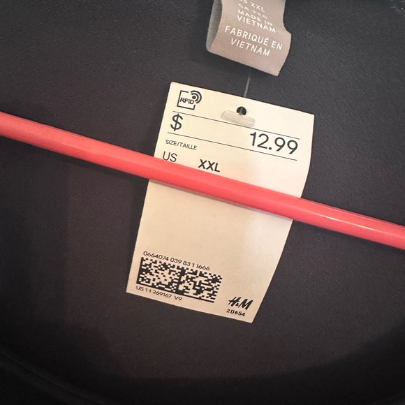 Grey chiffon-like short sleeved top. NWT - Picture 2 of 3